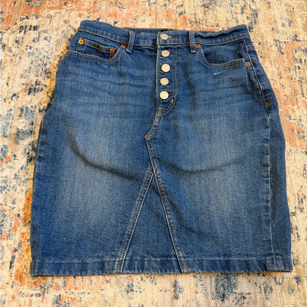 GAP Denim Skirt in Medium Blue Wash